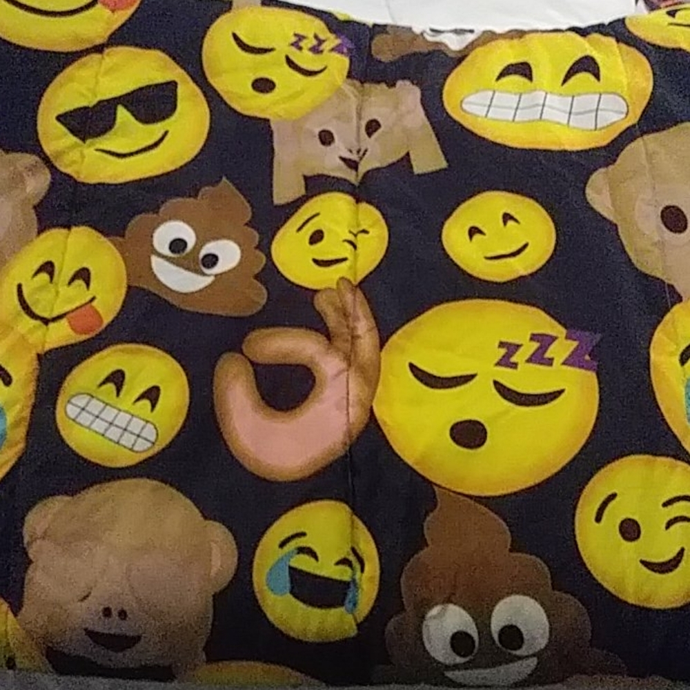 Kids emoji twin comforter